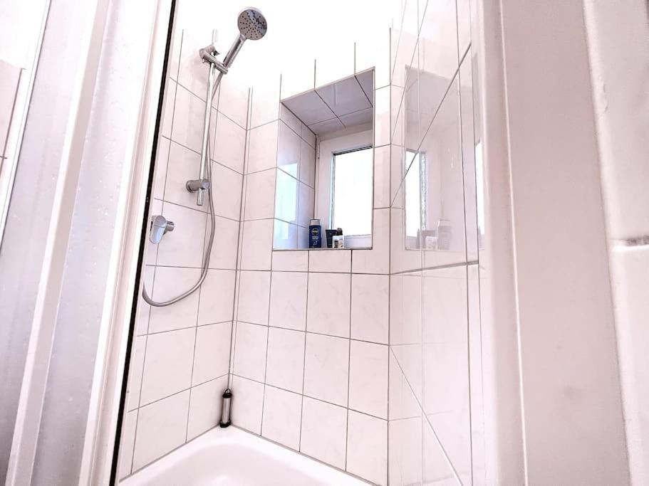 Suburban Jungle Apartment Bochum Bagian luar foto